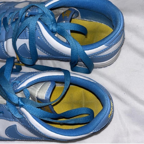 Nike REPS unc dunks
One sign of tear pictured 
Size 8 - Picture 5 of 7